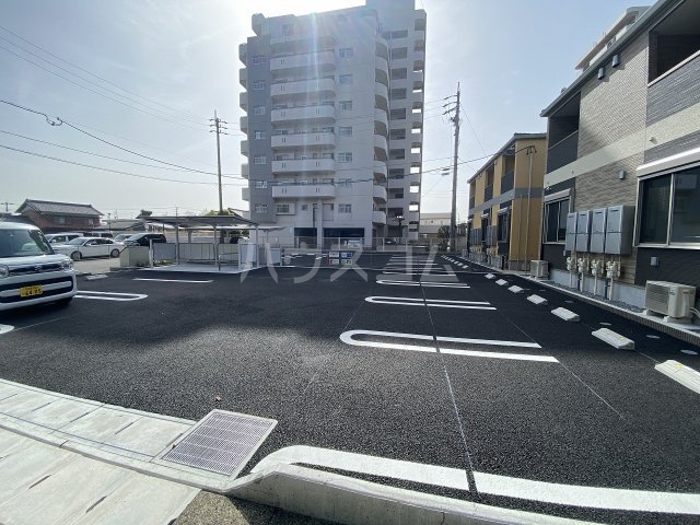 22/28 駐車場