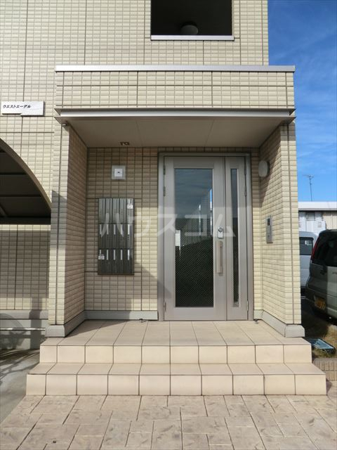 26/30 エントランス