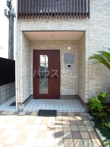 23/30 エントランス