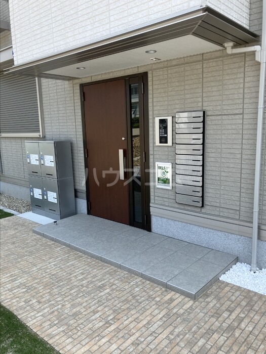 18/26 エントランス