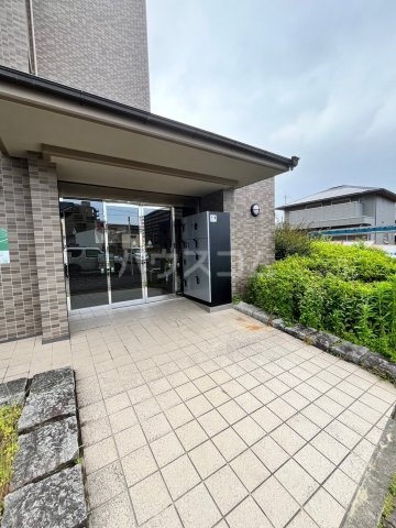 28/30 エントランス