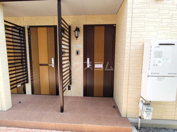 18/19 エントランス