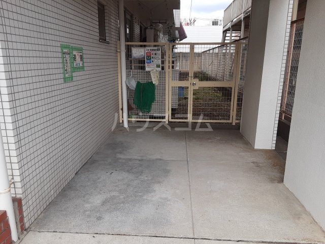 20/30 エントランス