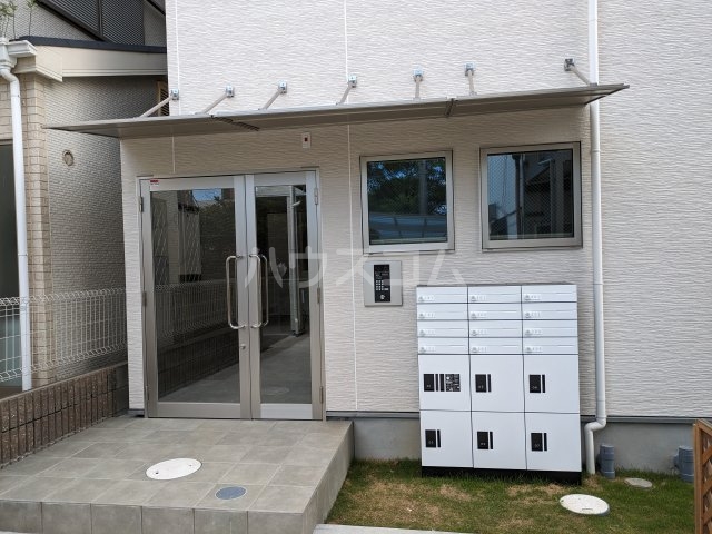 20/21 エントランス