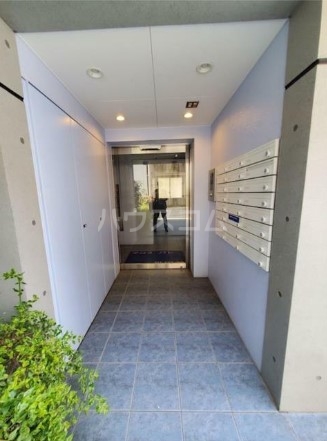 19/28 エントランス