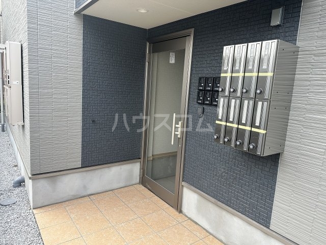 23/30 エントランス