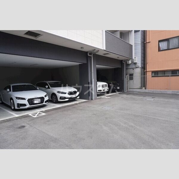 17/27 駐車場