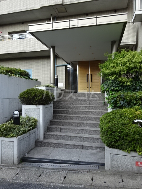 28/29 エントランス