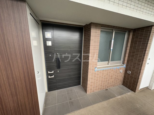 23/30 エントランス