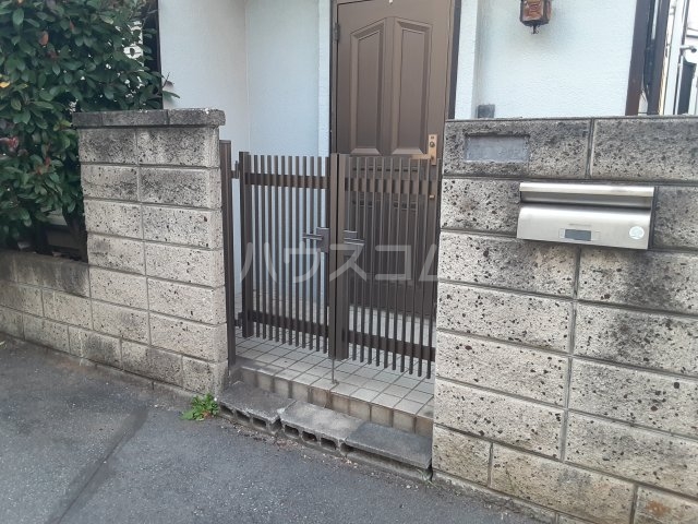 21/30 エントランス