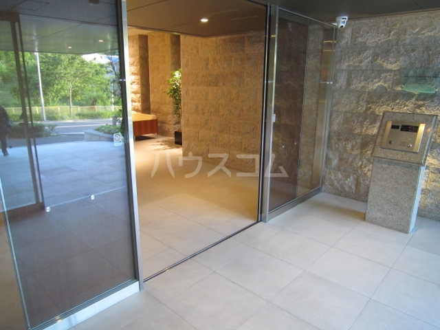 18/24 エントランス