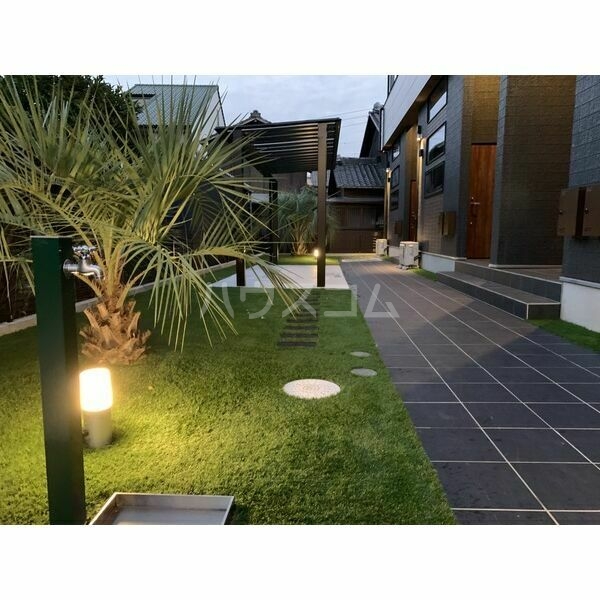 18/26 エントランス