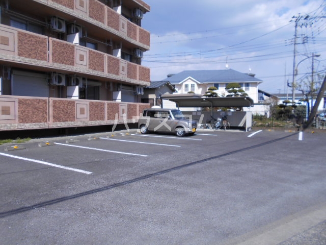 28/30 駐車場