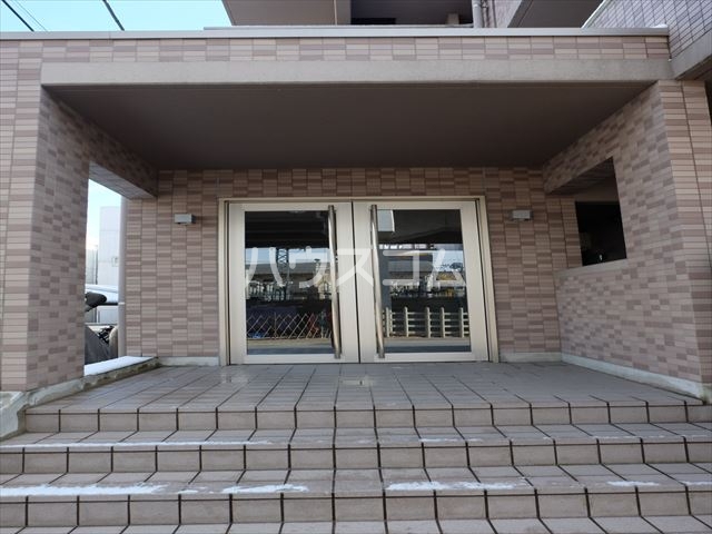 21/30 エントランス