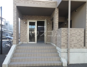 19/30 エントランス