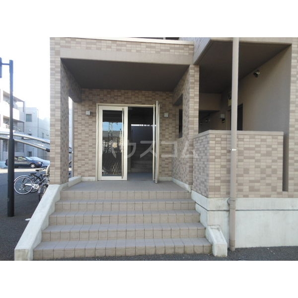 13/22 エントランス