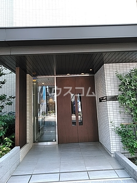 27/30 エントランス