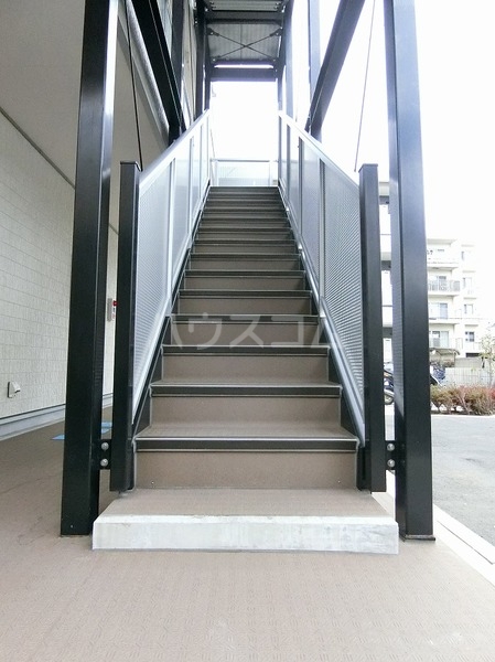 27/30 エントランス