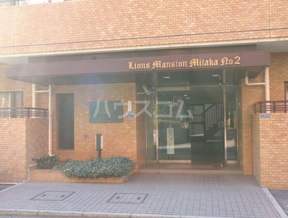 23/27 エントランス