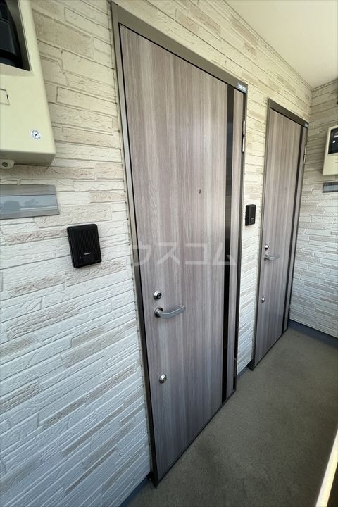 26/28 エントランス