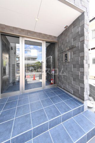 2/4 エントランス