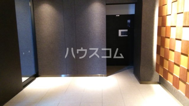 18/25 エントランス