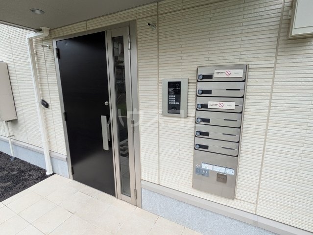 28/30 エントランス