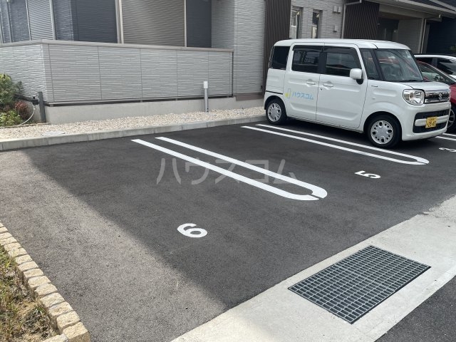 27/30 駐車場