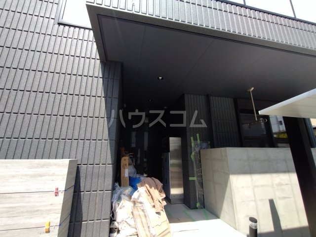 24/25 エントランス