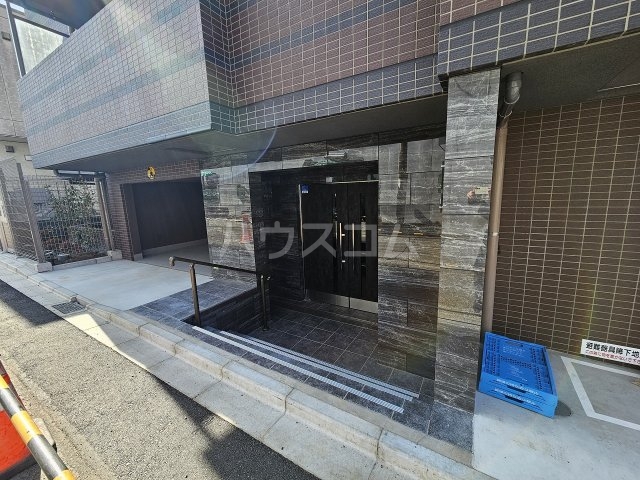 21/30 エントランス