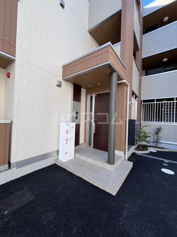 19/30 エントランス