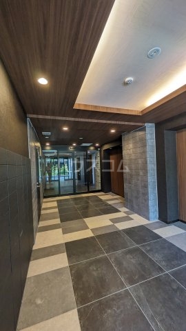 27/30 エントランス