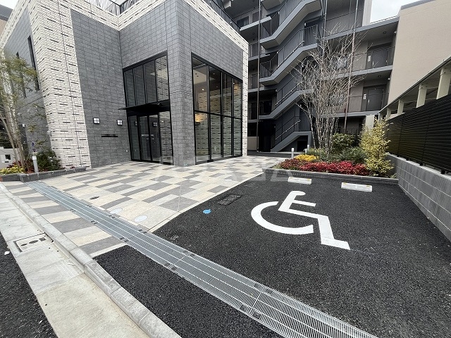 23/30 駐車場