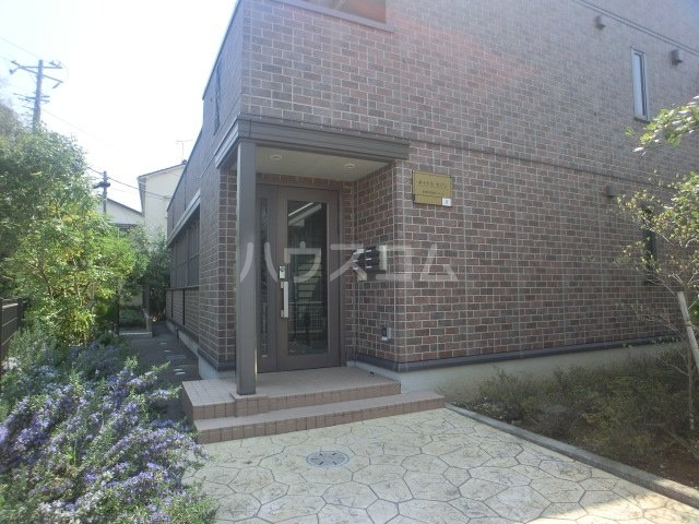 19/30 エントランス