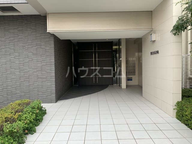 18/21 エントランス