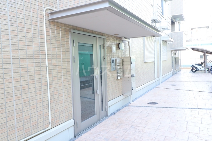 21/30 エントランス