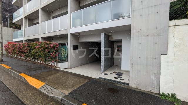 21/28 エントランス