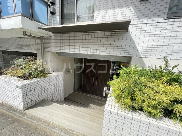 21/28 エントランス