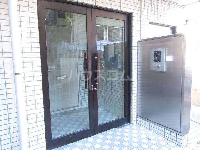 13/19 エントランス