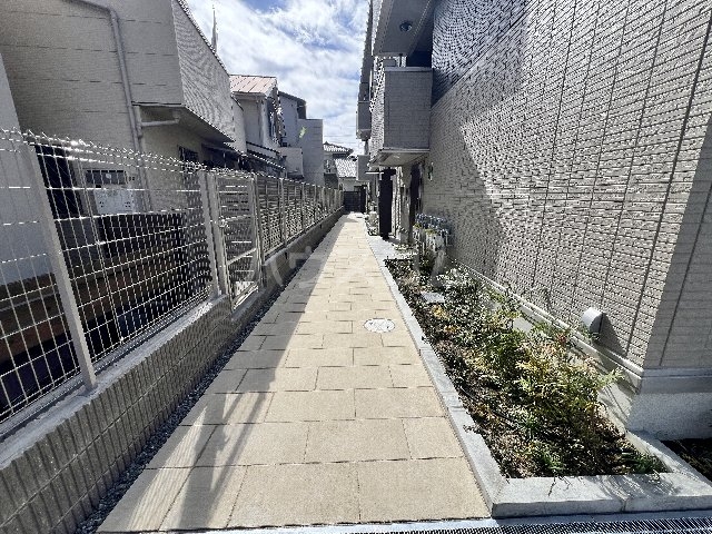 27/30 エントランス