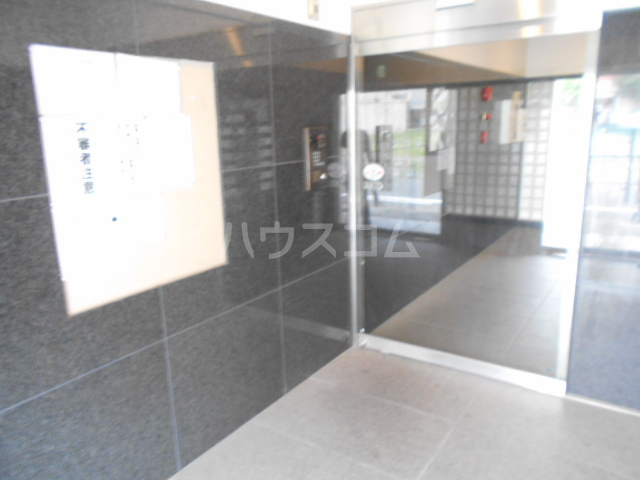 18/27 エントランス