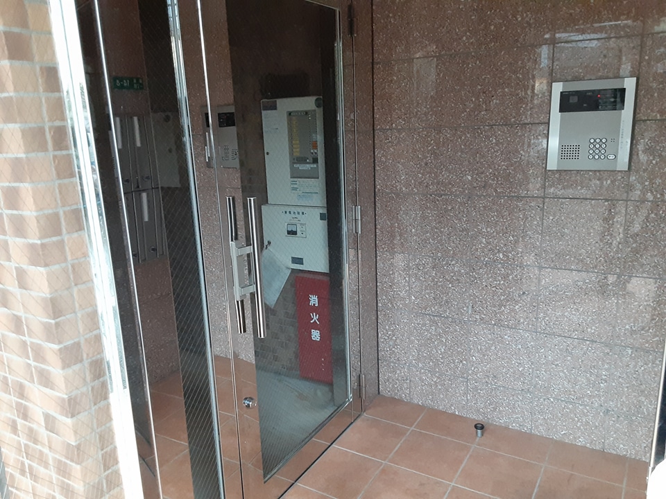 24/30 エントランス