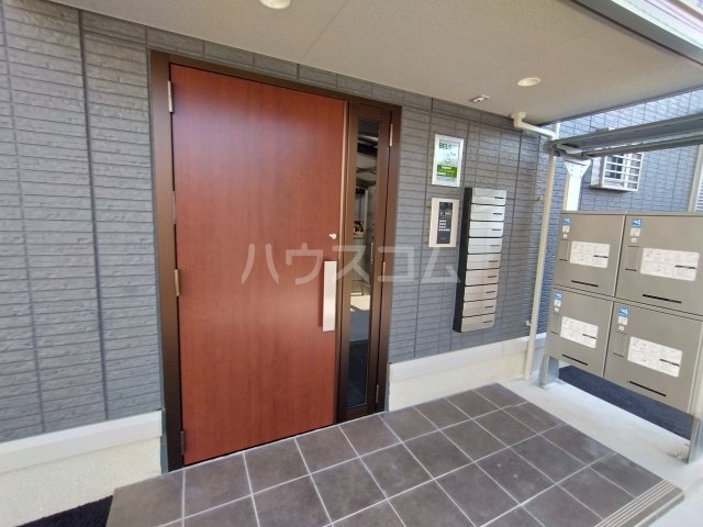 27/30 エントランス