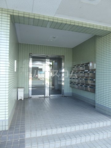 27/30 エントランス