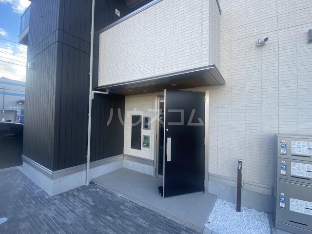 28/30 エントランス