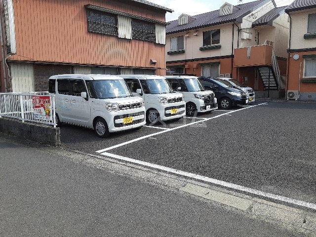 23/30 駐車場