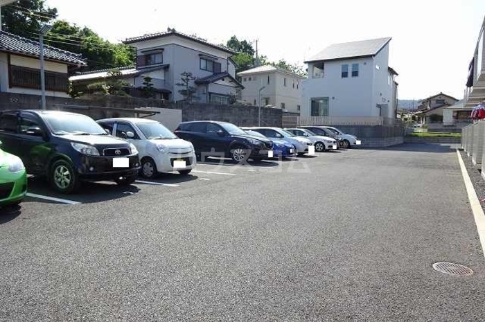 2/5 駐車場