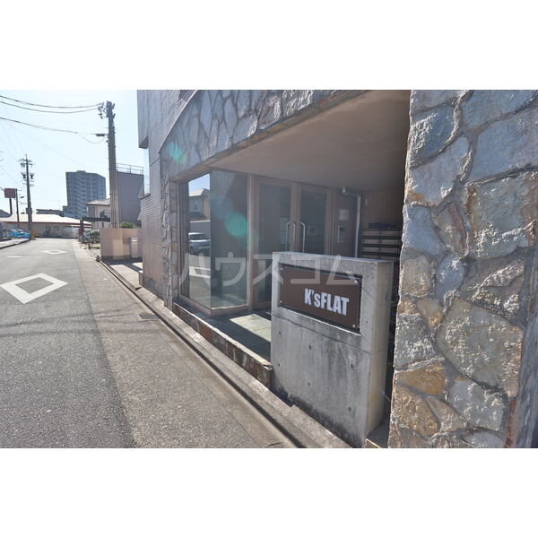 18/23 エントランス