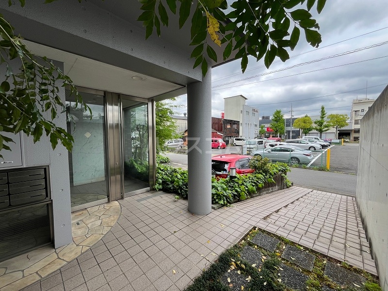 20/29 エントランス