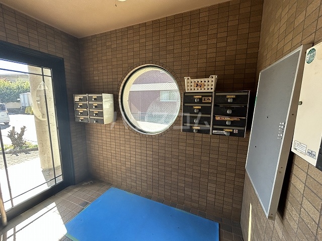 26/30 エントランス